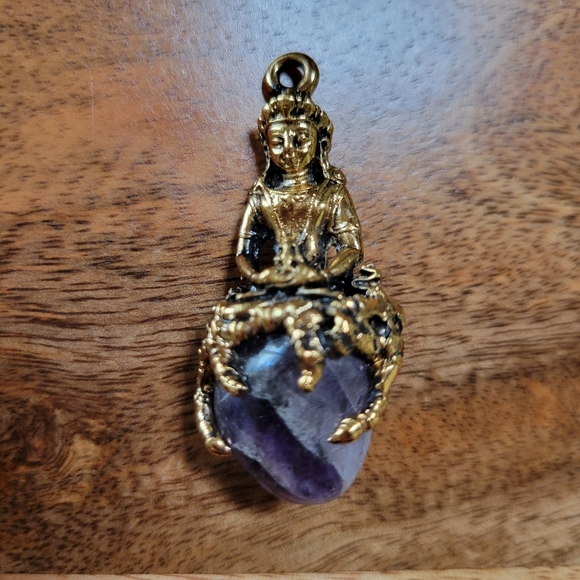 Avalokiteshvara Buddha Amethyst Pendant - Picture 2 of 2
